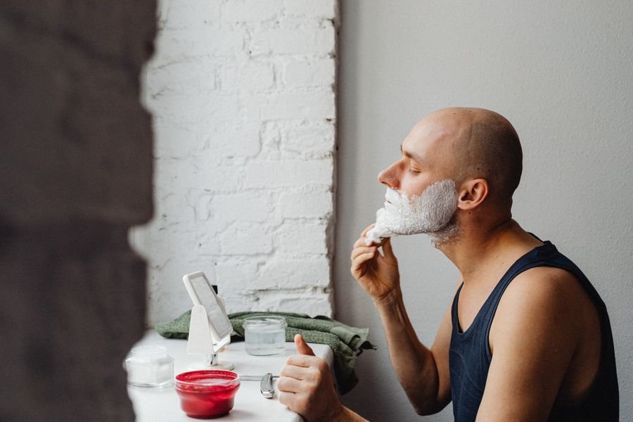جل حلاقة مرطب بخلاصة الألوفيرا للبشرة الحساسة
